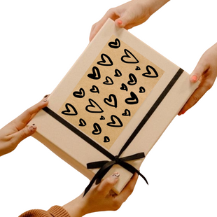 Етикетка крафт 100х150 мм &laquo;Love&raquo; (100 шт/рулон)