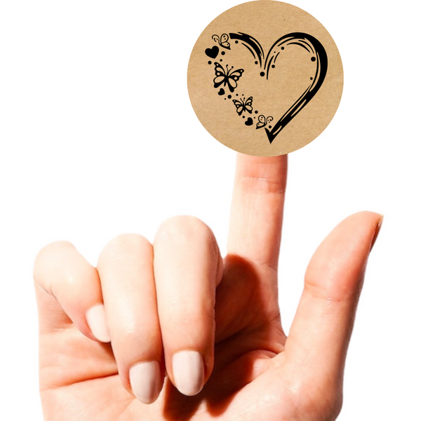Этикетка круглая ⌀50 мм &laquo;Love&raquo; (250 шт/рулон)